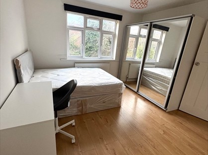 Room in a Shared House, Netheravon Road, W7