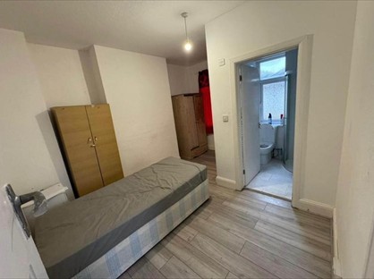 Studio Flat, Pinner Green, HA5