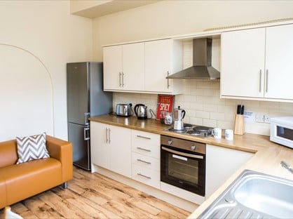 4 Bed Terraced House, Springwood Street, HD1