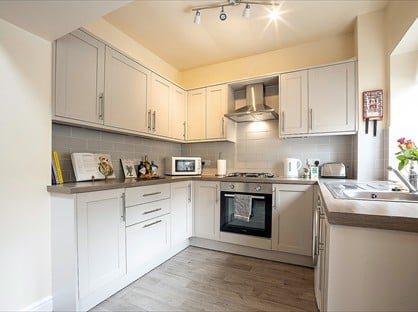 5 Bed Terraced House, Somerset Road, HD5