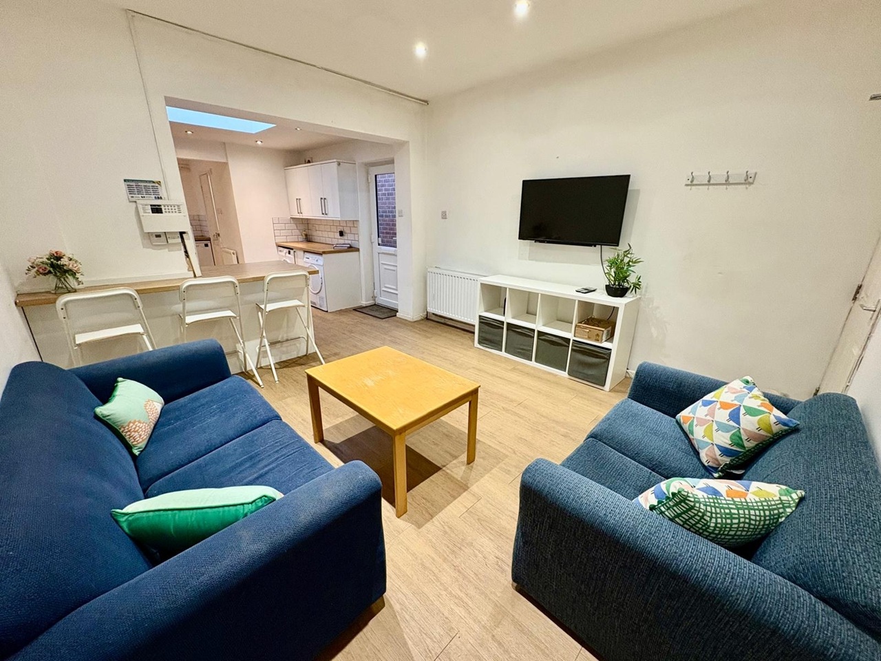 10 Bed Terraced House, Pomona St, S11, N1 7GU