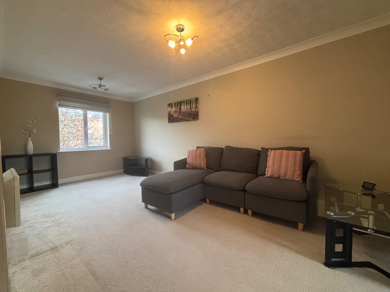 2 Bed Flat, Greys Court, RG1, N1 7GU