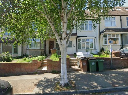 Studio Flat, Benhill Road, SM1