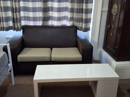 Studio Flat, Bond Str, WF17