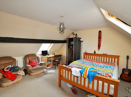 6 Bed Semi-Detached House, Brentry Road, BS16