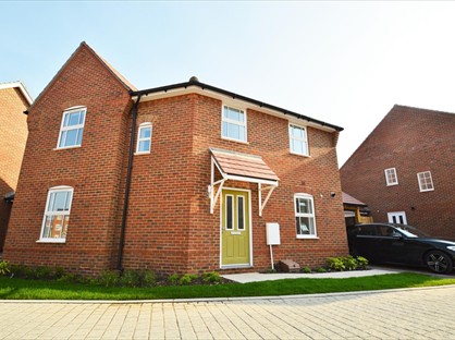 3 Bed Detached House, Mansion Rise, DA10