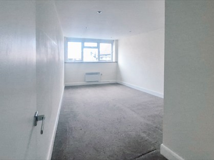 1 Bed Flat, High Street, ME14