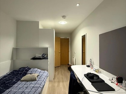 Studio Flat, Glassyard Building, SW9