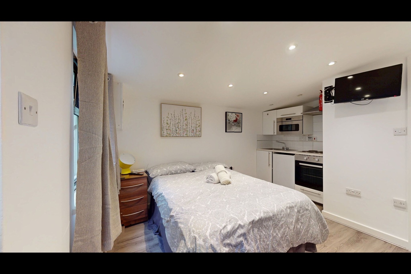 London - Studio Flat, London, NW2 - To Rent Now for £1,100.00 p/m