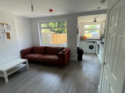 Room in a Shared House, Bristol Road South, B45