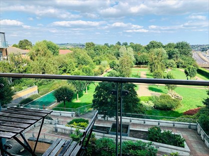 2 Bed Flat, Queen Mary Avenue, E18