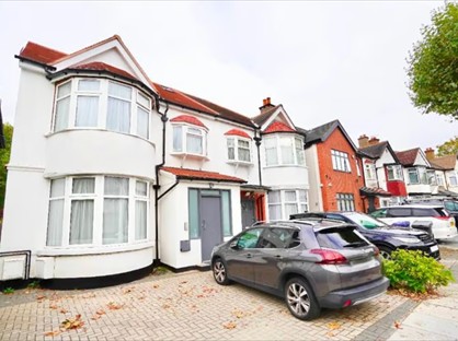 3 Bed Flat, Hayes Crescent, NW11