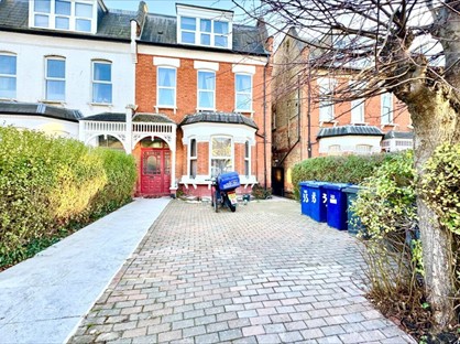 Studio Flat, Woodside Park Road, N12