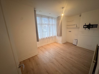 1 Bed Flat, Percy Road, TW12