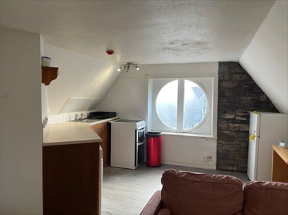 1 Bed Flat, Trinity Street, HD1