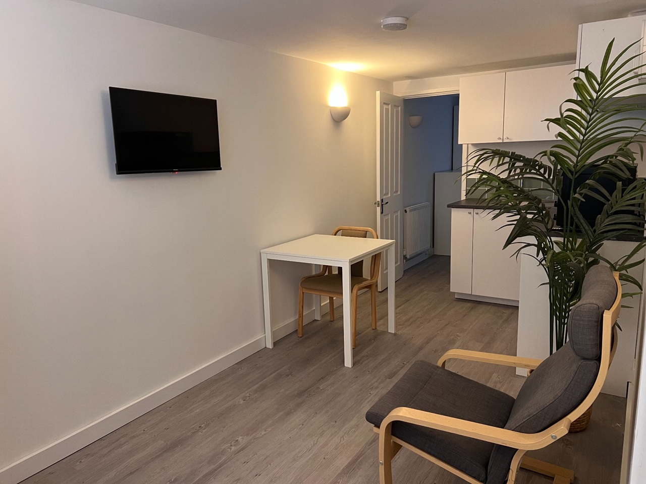 Crowthorne - Room in a Shared House, Lake End Way, RG45 - To Rent Now ...