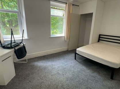 Room in a Shared House, Broadway, CF37