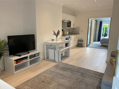 Studio Flat, Parkway, CH47