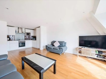 1 Bed Flat, Oakridge Place, SL9