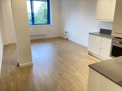 1 Bed Flat, Very Near Riverbank Way Area, TW8