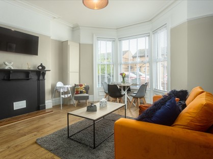 2 Bed Flat, Clarence Road, LL30