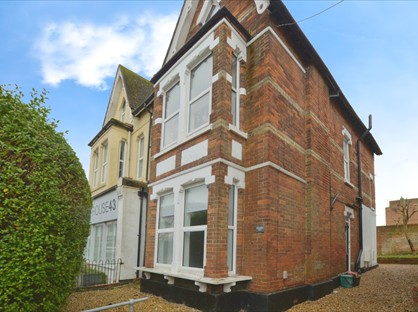 1 Bed Flat, Cheriton High Street, CT19