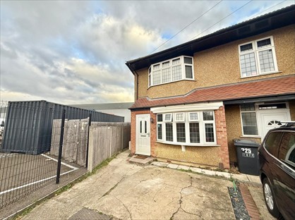 2 Bed Flat, South Street, RM1