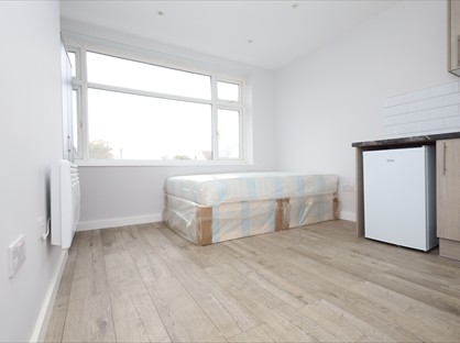 Studio Flat, Victoria Avenue, UB10