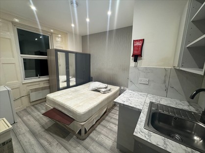 Studio Flat, Kingsland Road, E8