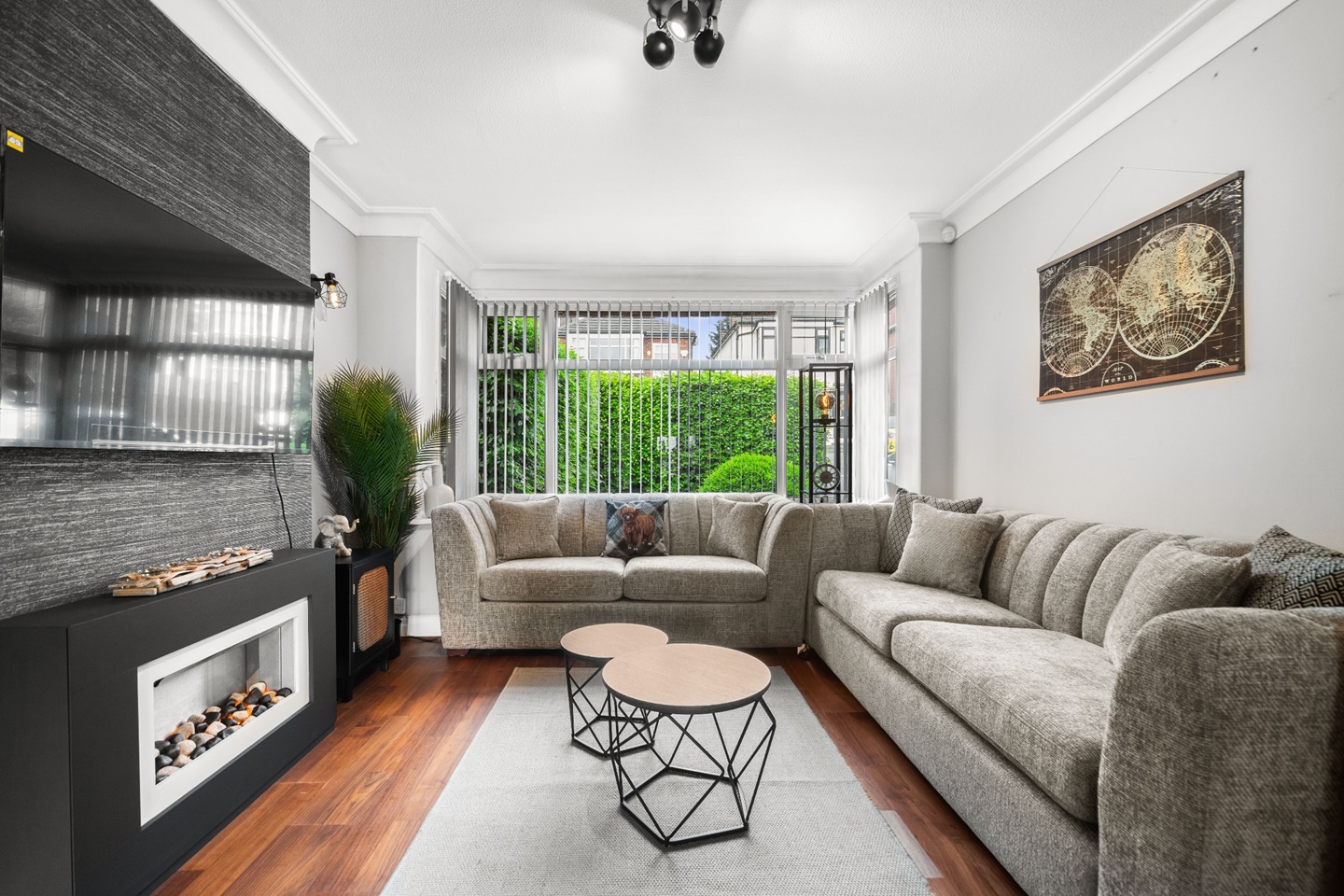 3 Bed Detached House, Carrholm Mount, LS7, N1 7GU