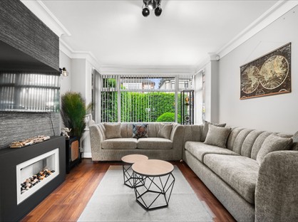 3 Bed Detached House, Carrholm Mount, LS7