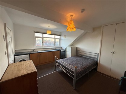 Studio Flat, Harehills Avenue, LS8