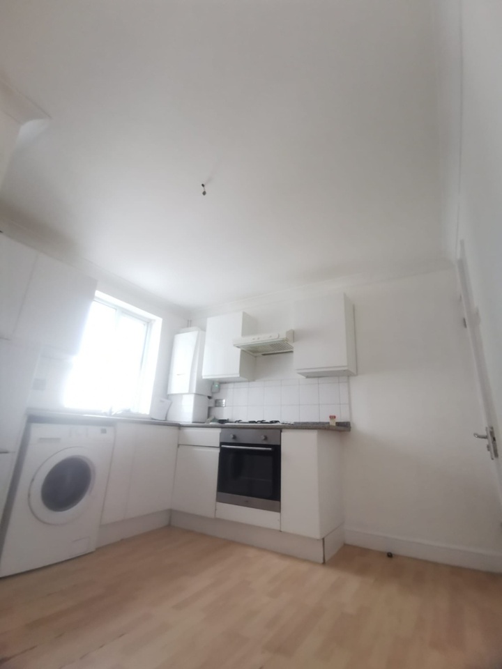 Studio Flat, Cumberland Road, RG1 photo 3