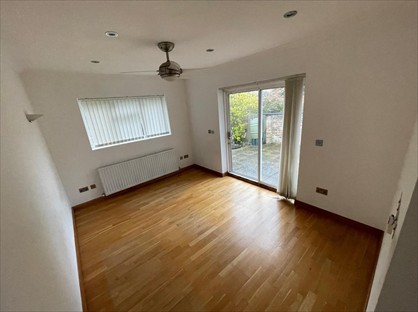 Room in a Shared House, Selwyn Road, KT3