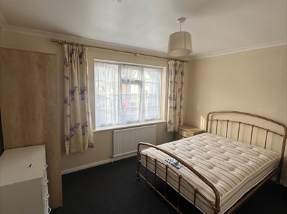 Room in a Shared House, Rickards Close, KT6