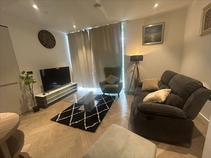 1 Bed Flat, Halliday House, SW11