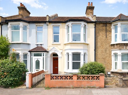 3 Bed Flat, Ruckholt Road, E10
