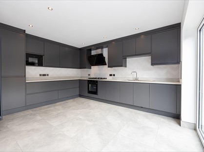 5 Bed Semi-Detached House, Beresford Crescent, ST5