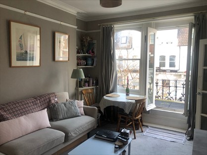 1 Bed Flat, Rostrevor Road, SW6