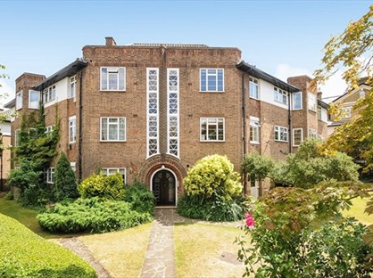 3 Bed Flat, Chester Close, TW10