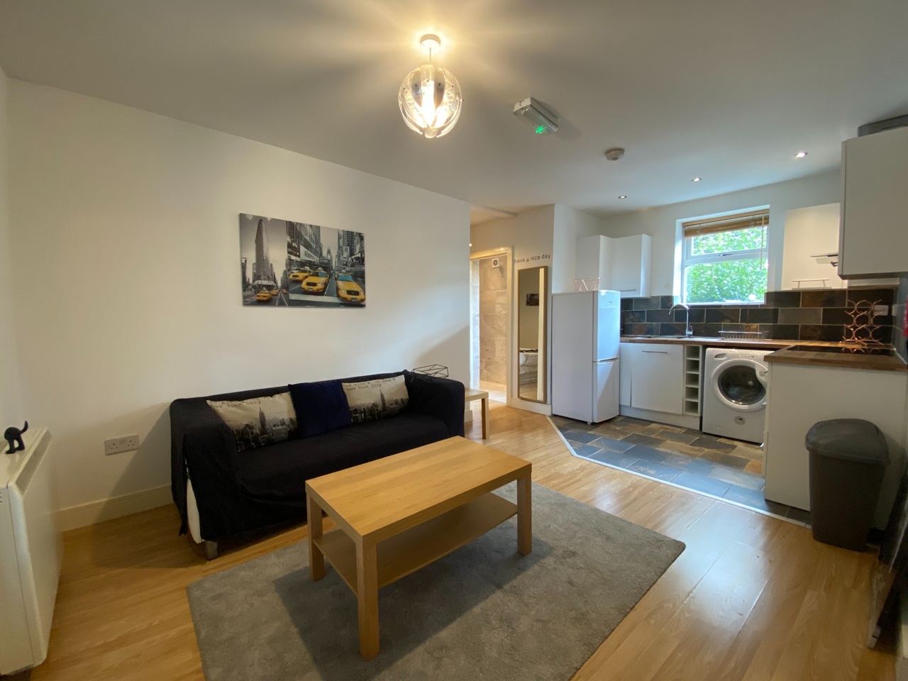 2 Bed Flat, New Walk, LE1 photo 3