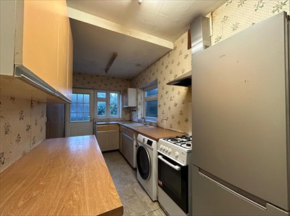 4 Bed Semi-Detached House, Heston Avenue, TW5