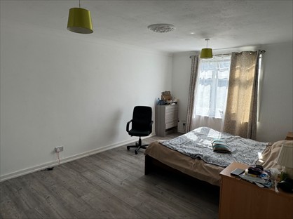 3 Bed Flat, Polton Street, EH19