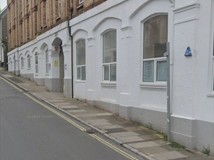 2 Bed Flat, Albert Court, TQ1