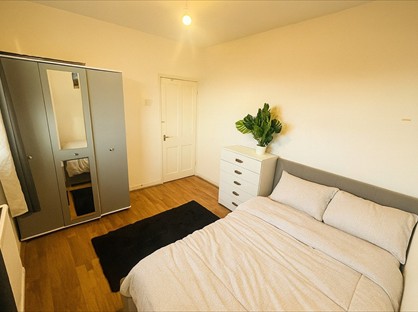 Room in a Shared Flat, Aston House, SW8