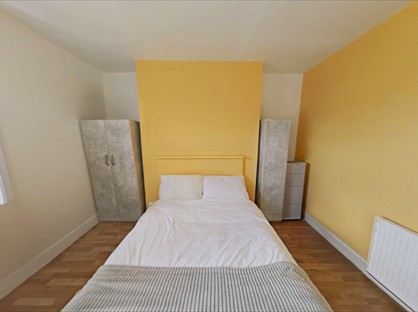 Room in a Shared House, Claremont Road, W9