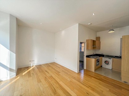 2 Bed Flat, Chigwell Road, E18