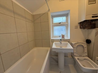 2 Bed Flat, High Road, IG1