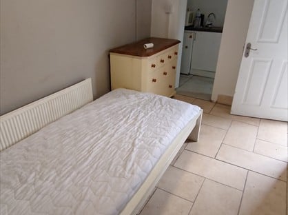 Studio Flat, Annex, TW10
