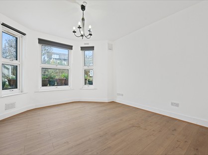 2 Bed Flat, Uxbridge Road, W12